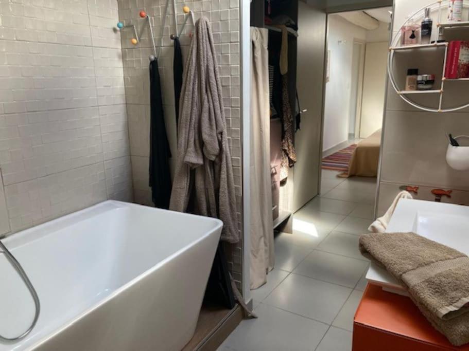 Ferienwohnung Loft Au Coeur De Nîmes Exterior foto